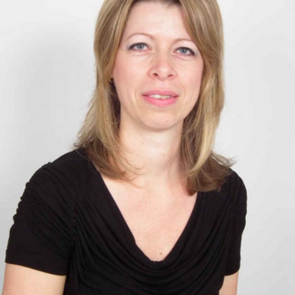 Dr. Kocsy T&iacute;mea - Reumatol&oacute;gus