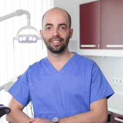 Dr. Uhlár Levente - Szájsebész, Orális implantológus