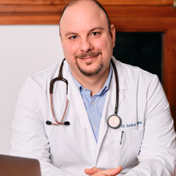 Dr. Szász Máté PhD. - Belgyógyász, Nephrológus