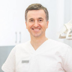 Dr. Czinkóczky Béla - Fogorvos, Szájsebész, Orális implantológus