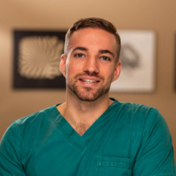 Dr. Decker Roland - Szájsebész, Fogorvos