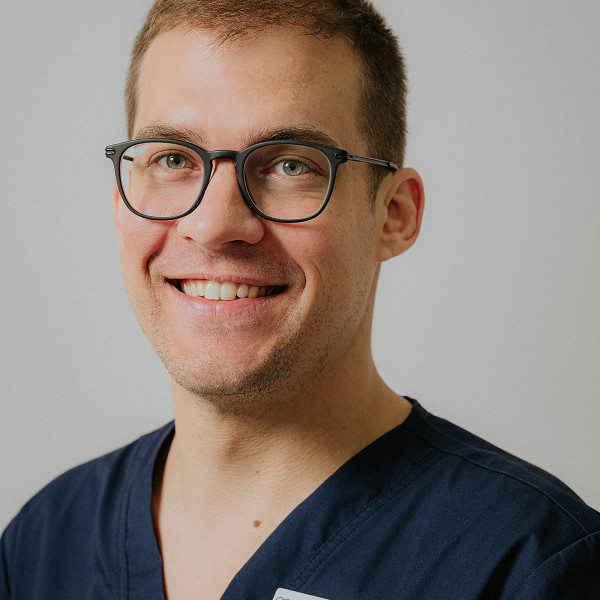 Dr. Párdy Soma - Fogorvos