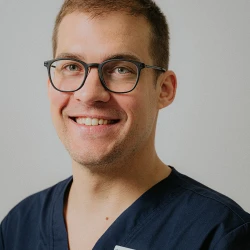 Dr. Párdy Soma - Fogorvos