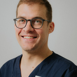 Dr. Párdy Soma - Fogorvos