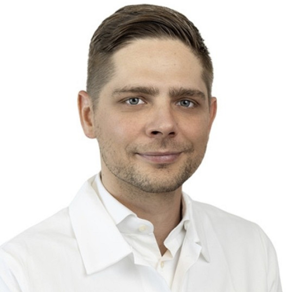Dr. Bod Bence - Idegsebész, Gerincsebész