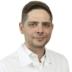 Dr. Bod Bence - Idegsebész, Gerincsebész
