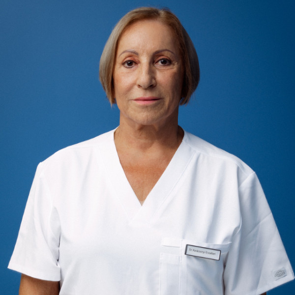 Dr. Kar&aacute;csonyi Erzs&eacute;bet - T&uuml;dőgy&oacute;gy&aacute;sz, Pulmonol&oacute;gus