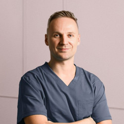 Dr. Martonos Attila - Nőgy&oacute;gy&aacute;sz