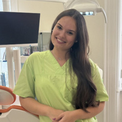 Dr. Majzik Fanni - Fogorvos