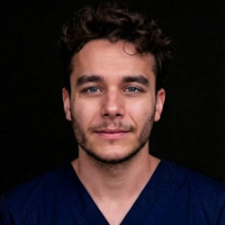 Dr. Ősze G&aacute;bor - Fogorvos, Fog&aacute;szati implantol&oacute;gus