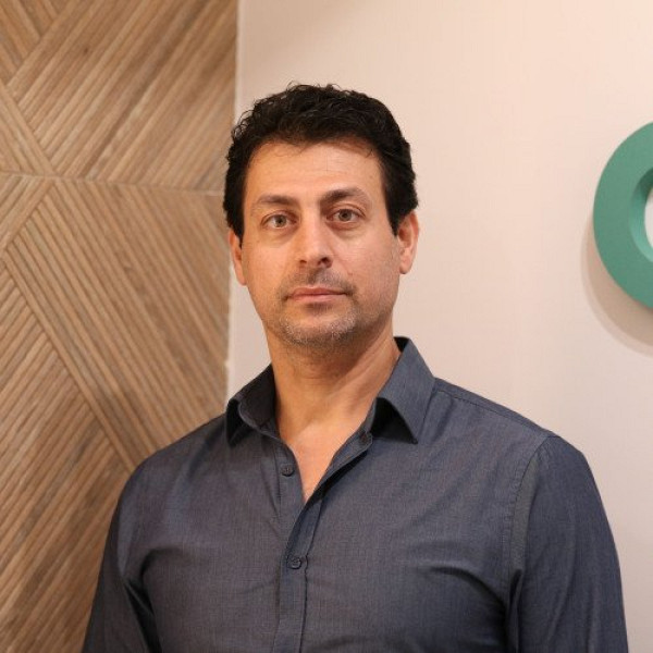 Dr. Jada Suhail - Neurol&oacute;gus