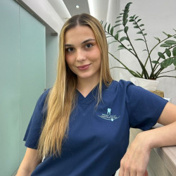 Dr. Kenyeres Babett - Fogorvos