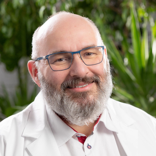 Dr. Ujv&aacute;ri Attila - Nőgy&oacute;gy&aacute;sz