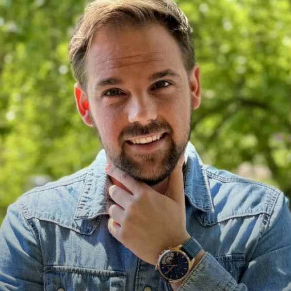 Ih&aacute;sz Patrik - Pszichol&oacute;gus