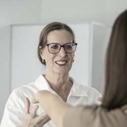 Dr. J&oacute;ri Birk&aacute;s Adrienne - Neurol&oacute;gus