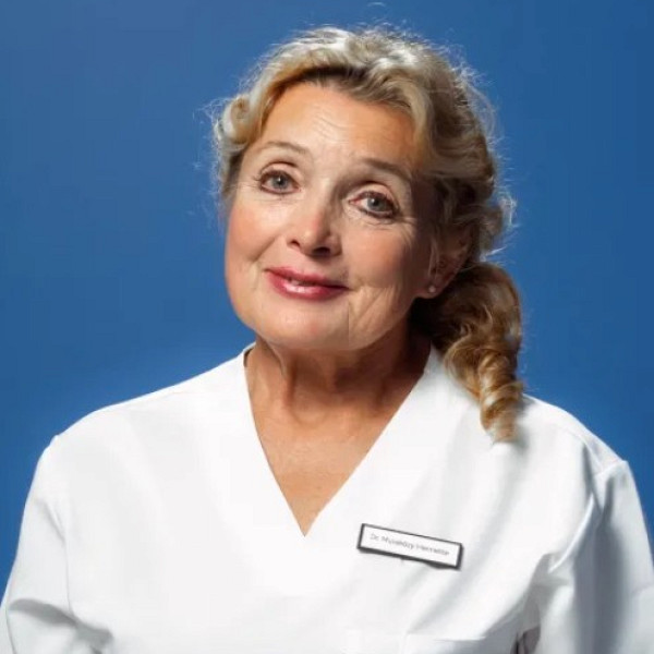 Dr. Murak&ouml;zy Henriette Judit - Reumatol&oacute;gus