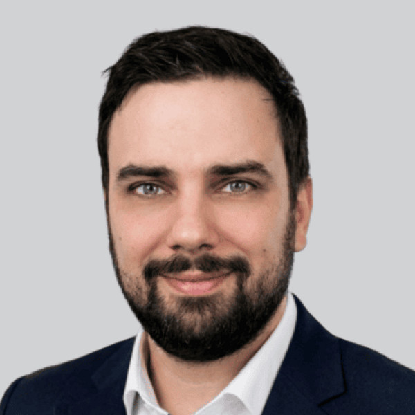 Dr. Szalai Bence - Seb&eacute;sz