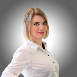 Dr. Sup&aacute;k Dorina PhD - Nőgy&oacute;gy&aacute;sz