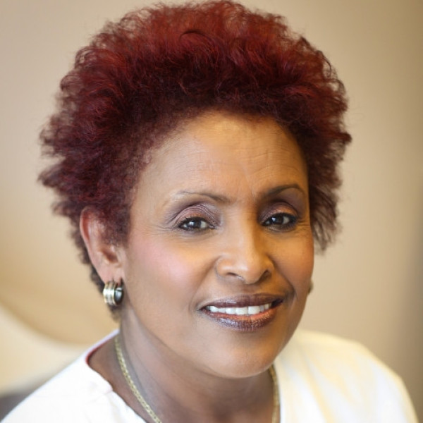 Dr. Tsehai Nega - Nőgyógyász