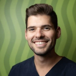 Dr. Tóbiás Dávid - Fogorvos