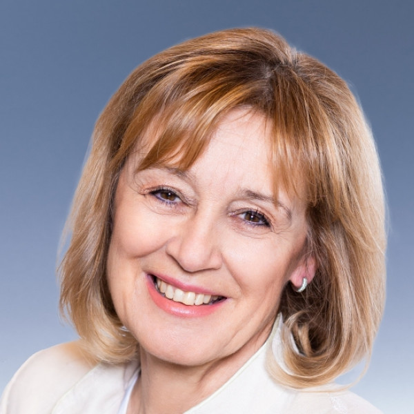 Dr. Tihanyi Lilla - Bőrgy&oacute;gy&aacute;sz